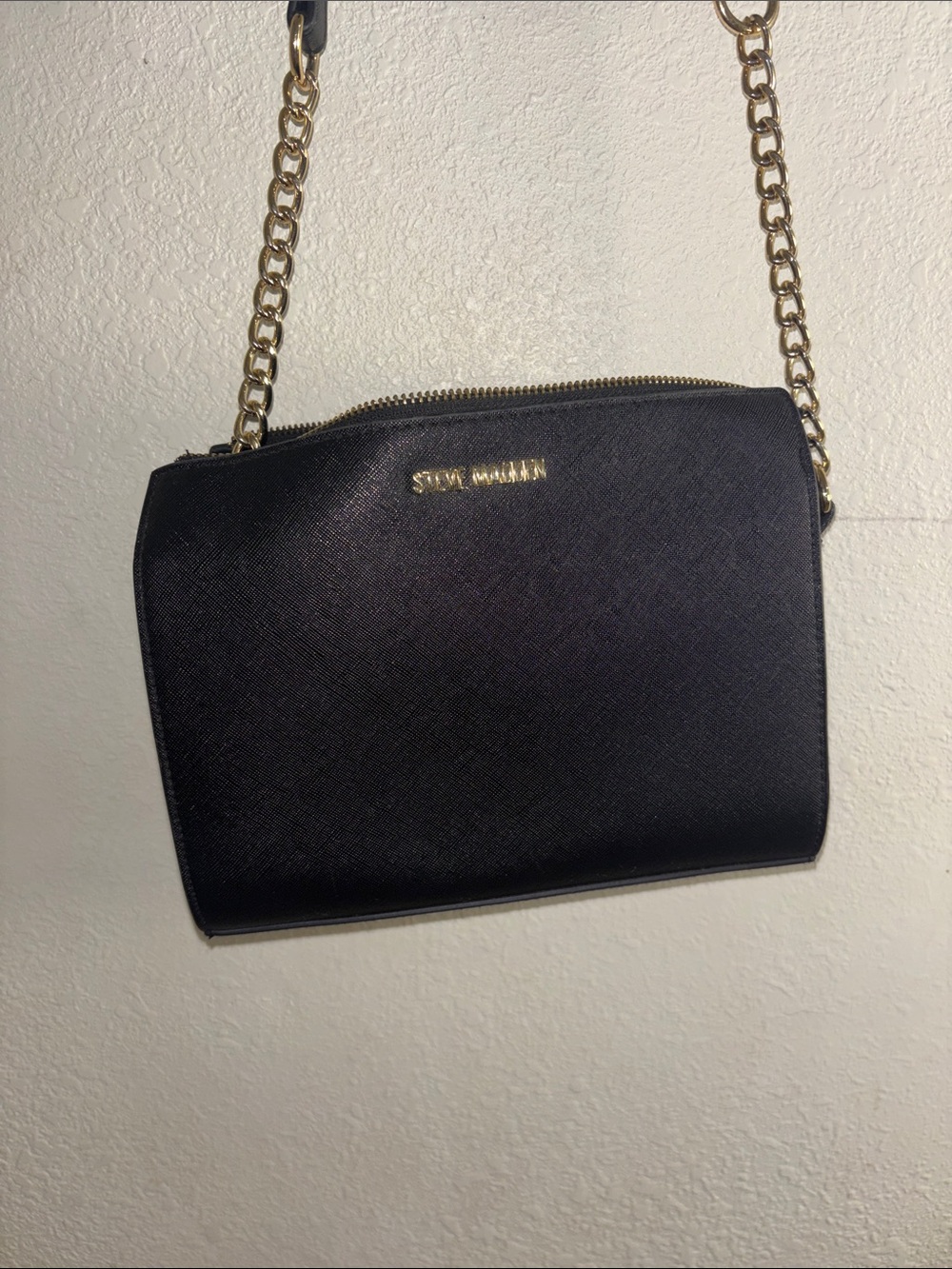 Steve Madden Black Crossbody Bag with Gold Chain Strap - Picture 3 of 8